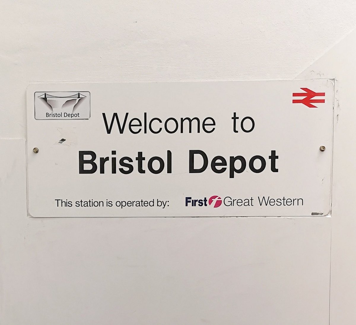 Grumbrela's tweet photo. Welcome to #Bristol Depot
#work #gwr #gwr #BR #BritishRail #doublearrows #railway #railways #trains #photo https://t.co/GIiOVUGNvj