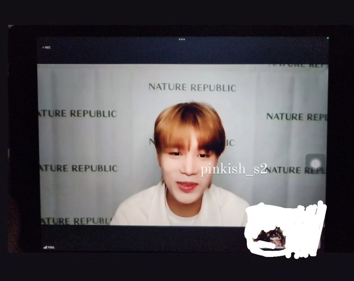 nct! taeil new hair everyone 🥺💛 pict. ctto