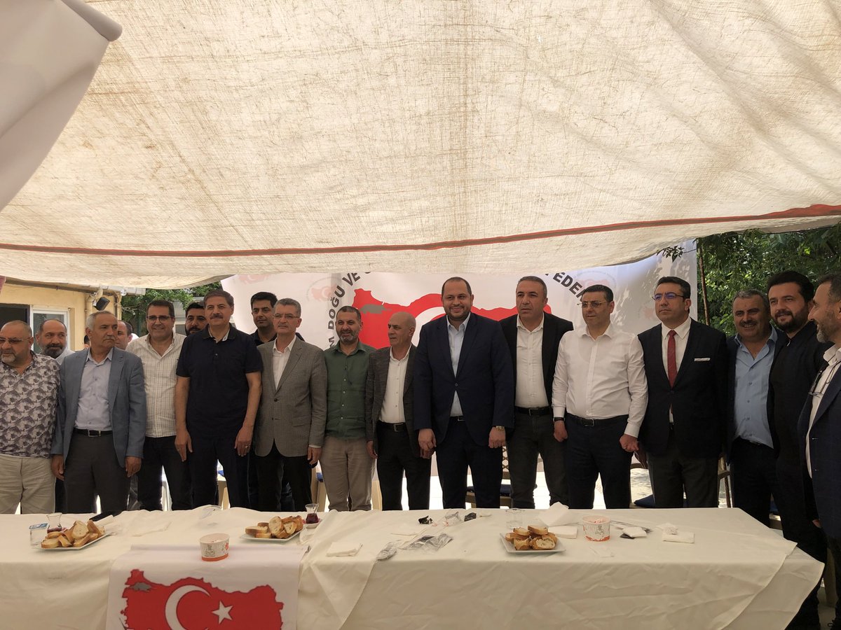 Tüm Doğu ve Güneydoğu Dernekleri Federasyonun Kartal’daki programında STK Başkanlarımız, Kanaat Önderlerimizle Milletvekillerimiz Sn. <a href="/azmiekinci34/">AZMİ EKİNCİ</a> ve <a href="/AvSerkanBayram/">Av.Serkan Bayram</a>,İlçe Başkanımız <a href="/nimetgundogdu/">Nimet Gündoğdu 🇹🇷</a>’nun katılımıyla bir araya gelip; seçim sürecindeki destekleri için teşekkür ettik.