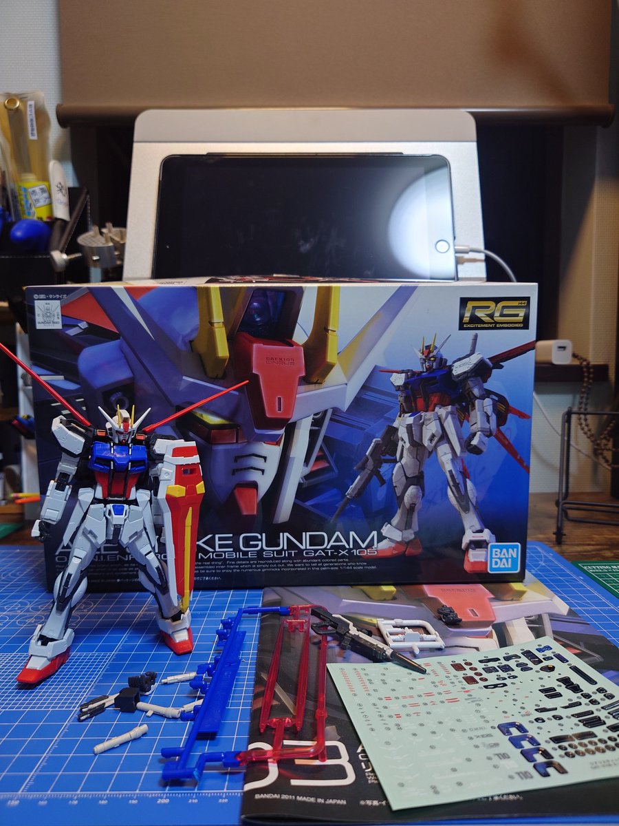 tkazosan's tweet photo. #エールストライクガンダム！
RG！
エールストライクも通算色々なグレードで作ってますね！笑
やっぱり初期RGなので、持ち手もガバガバですしポロリ多めです。
足がちょっと下駄気味ですが、さすがのRGディテールが良きです(⁠≧⁠▽⁠≦⁠)
#ガンプラ
#ガンプラ好きと繋がりたい https://t.co/rFU0hXBjAy