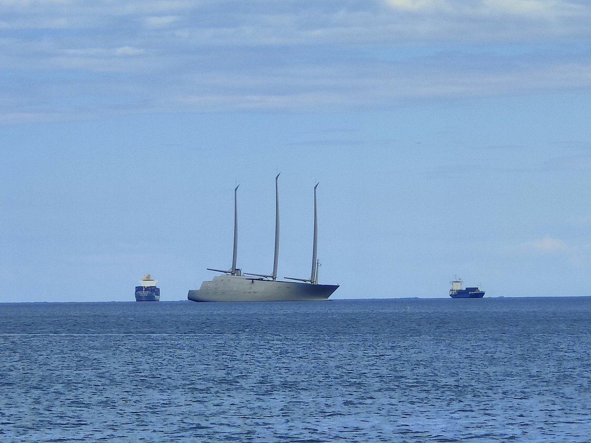 dottorbarbieri's tweet photo. 🔴⛵ Vedete questo Yacht? È il Sailing Yacht A.

Si tratta della nave a vela più grande al mondo (costo 530 milioni di €) di una società che sarebbe riconducibile a Andrey Melnichenko (che ha smentito).

Il MEF ha emesso un decreto di congelamento del bene, in quanto il cittadino russo è soggetto alle sanzioni UE, e ora lo Stato italiano spende 800.000 euro al mese di mantenimento.

Dal 11 marzo 2022.
Sono 15 mesi. 
Siamo già a 12 milioni di euro...