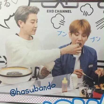 mpcb_bchb's tweet photo. ปกติเราจะเห็นแต่ชานยอลป้อนแบคฮยอนนะ มาวันนี้แบคฮยอนป้อนชานยอลแล้ว น้ำหยดลงหินทุกวันหินบอกเตงต้องกินกับอันนี้นะ🫠🫠 https://t.co/FFXhWMLX4h