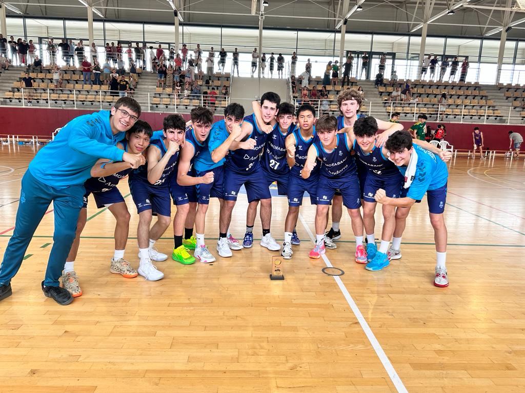 morabancandorra's tweet photo. 🔥🏀🔝
Gran torneig dels nostres cadets a la F4 interterritorial disputada a Cunit aquest cap de setmana. Avui victòria 75-70 contra el @jacsants1935 en un partidàs pel 3er lloc final.
BRAVO EQUIP ‼️
🔥 @undercoverlab 

#SomUnPais #MaiPor https://t.co/CiBLdSGRFF
