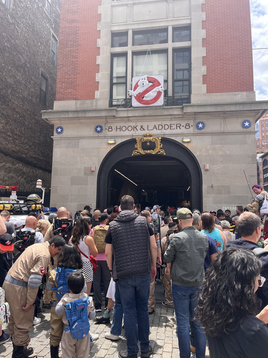 KateMcKinnonAUS's tweet photo. #GBATC #GBATCTrip #GBDAY #AnswerTheSecondCall #Ghostbusters https://t.co/2aTUxonGvY