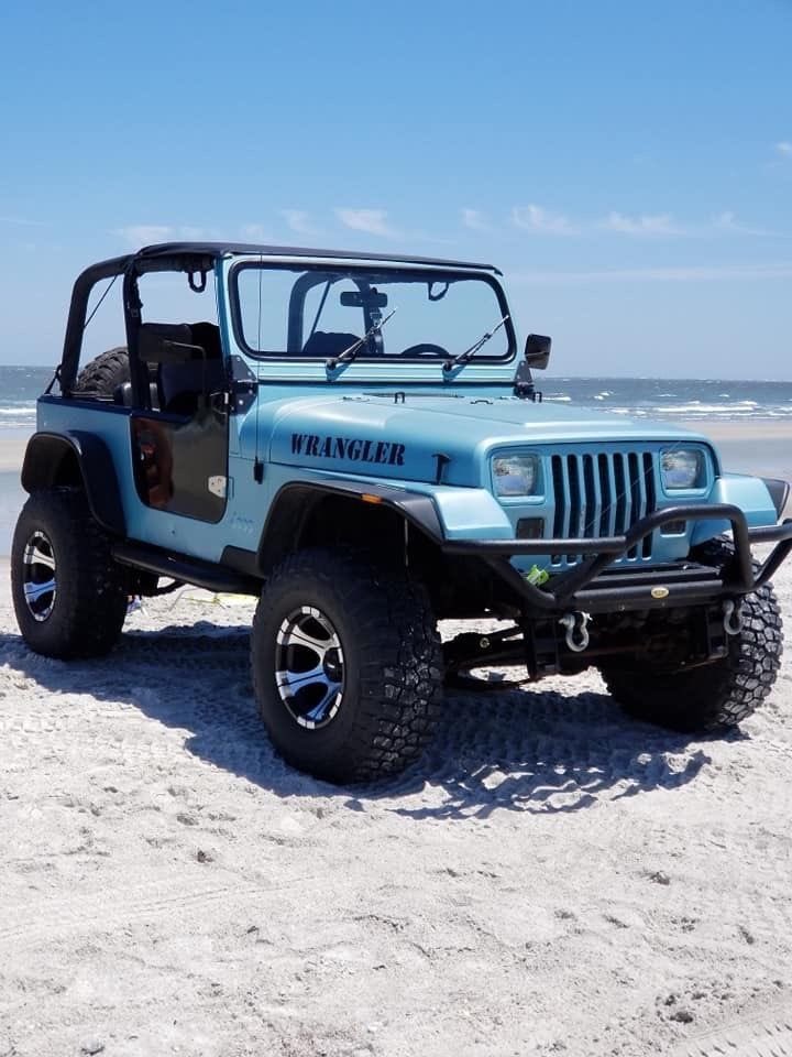 Good morning ✌️ Happy #SundayFunday What are your plans today? We’re headed to the beach 🏝️ to play in the sand! Enjoy your day out there today and keep em upright. #JeepMafia #Itsajeepthing