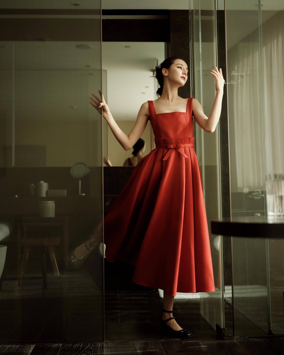 Pretty girls wearing red dior dress 🥰🥰

#WangYuwen #Dilireba 
#王玉雯 #迪丽热巴