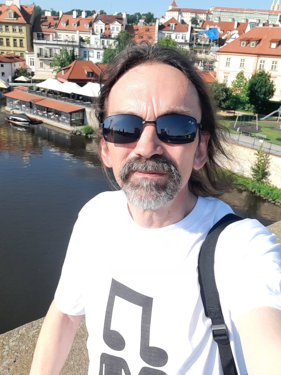 BubenikKarel's tweet image. Greetings from Prague to all who like music.🎵🎸🥁🔉😉
#Helloeveryone