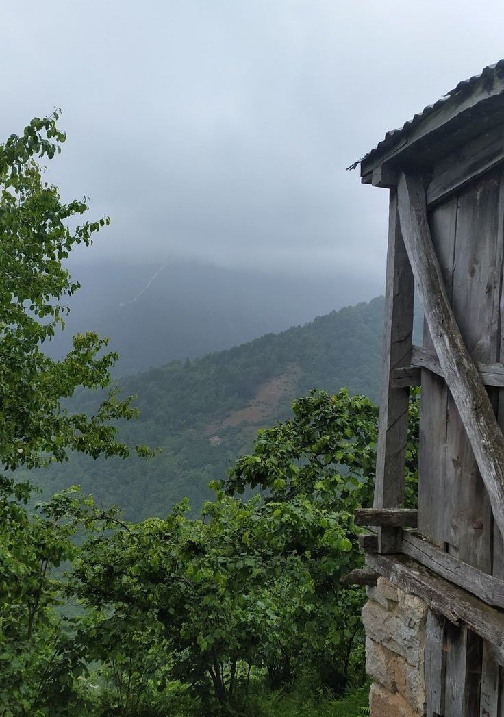 یہ جو چہرے سے تمہیں،لگتے ہیں بیمار سے ہم 
خُوب روئے ہیں لپٹ کر ، در و دیوار سے ہم 

عشق میں حکم عدولی بھی ہمیں آتی ہے 
ٹَلنے والے تو نہیں ہیں ، ترے انکار سے ہم