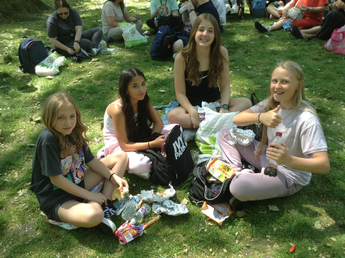 Year 6 tweet media