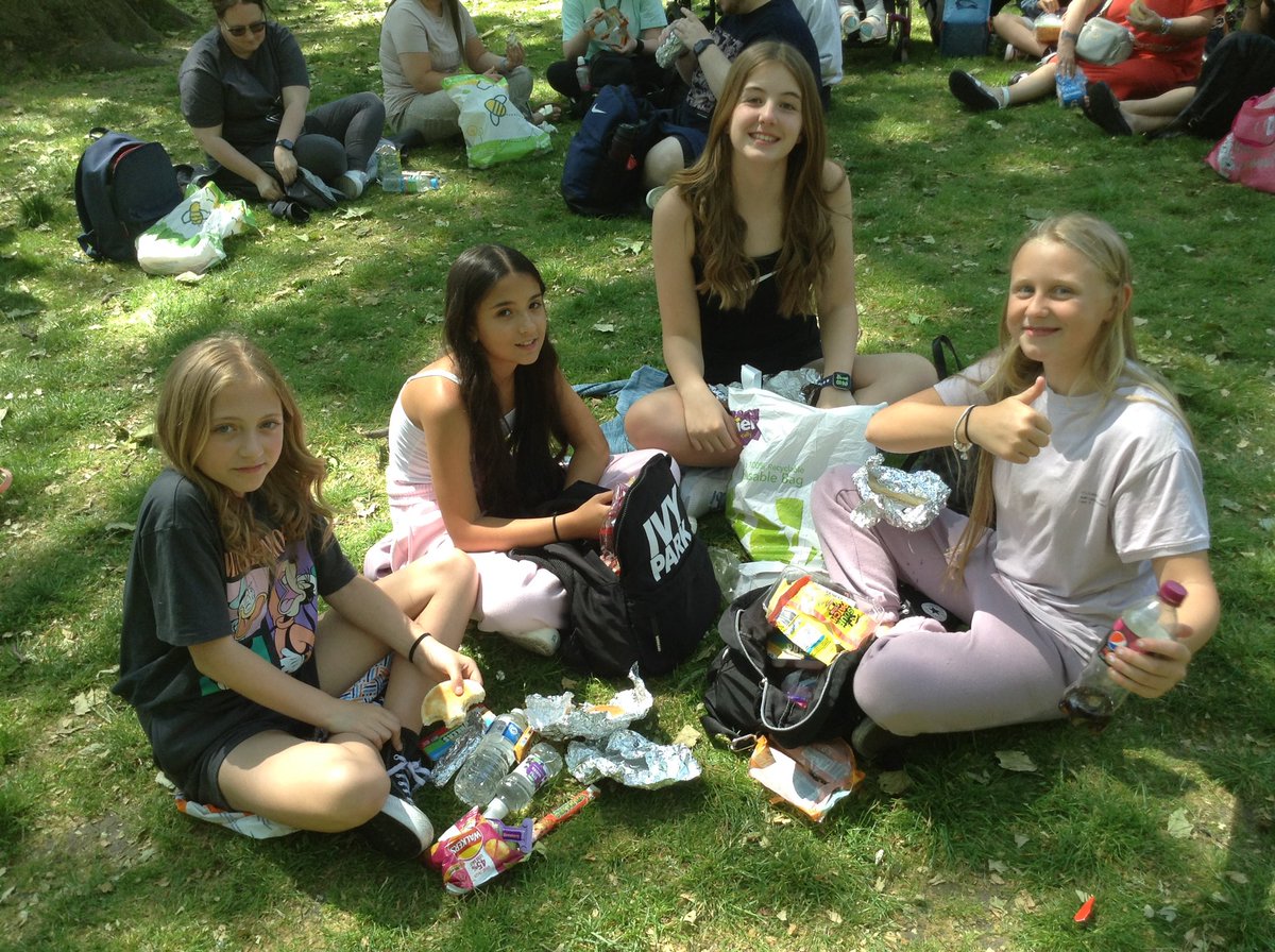 Year 6 tweet media