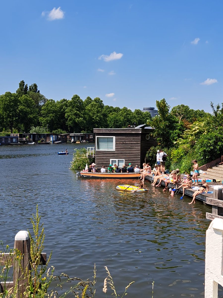 lindavoortman's tweet photo. Vandaag mocht ik de ⁦@GMJD030⁩ openen en Harmke van Dam en Lies Konig een Domtoren in Goud uitreiken. Zij hebben enorm veel gedaan om onze stad groener te maken, met name langs het water. Ik hoop dat ze dat nog lang blijven doen, Utrecht heeft mensen zoals zij nodig. https://t.co/x8iawJs7cp