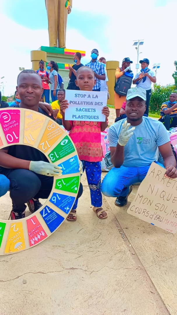 Cet enfant a décidé de nous accompagner pour la la marche de salubrité qui a eu lieu hier à parakou.
@UNICEF_Benin @UNBenin @FAOBenin @PNUDBenin @unfpa_benin @elsieassogba @UNFCCC @UNDPClimate @florence_odjo @ambafrancebenin @ONUFemmesFR @PascaleFressoz @oddtv