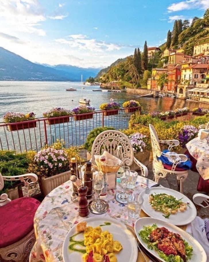 Mention the person with whom you want to have lunch at this amazing place!

#LakeGarda #BeautifulPlace #PicturePerfect #Italy #Italia #egtgolftour #lunchtime #lunch #foodie #travelphotography #travelblogger #SundayMorning
