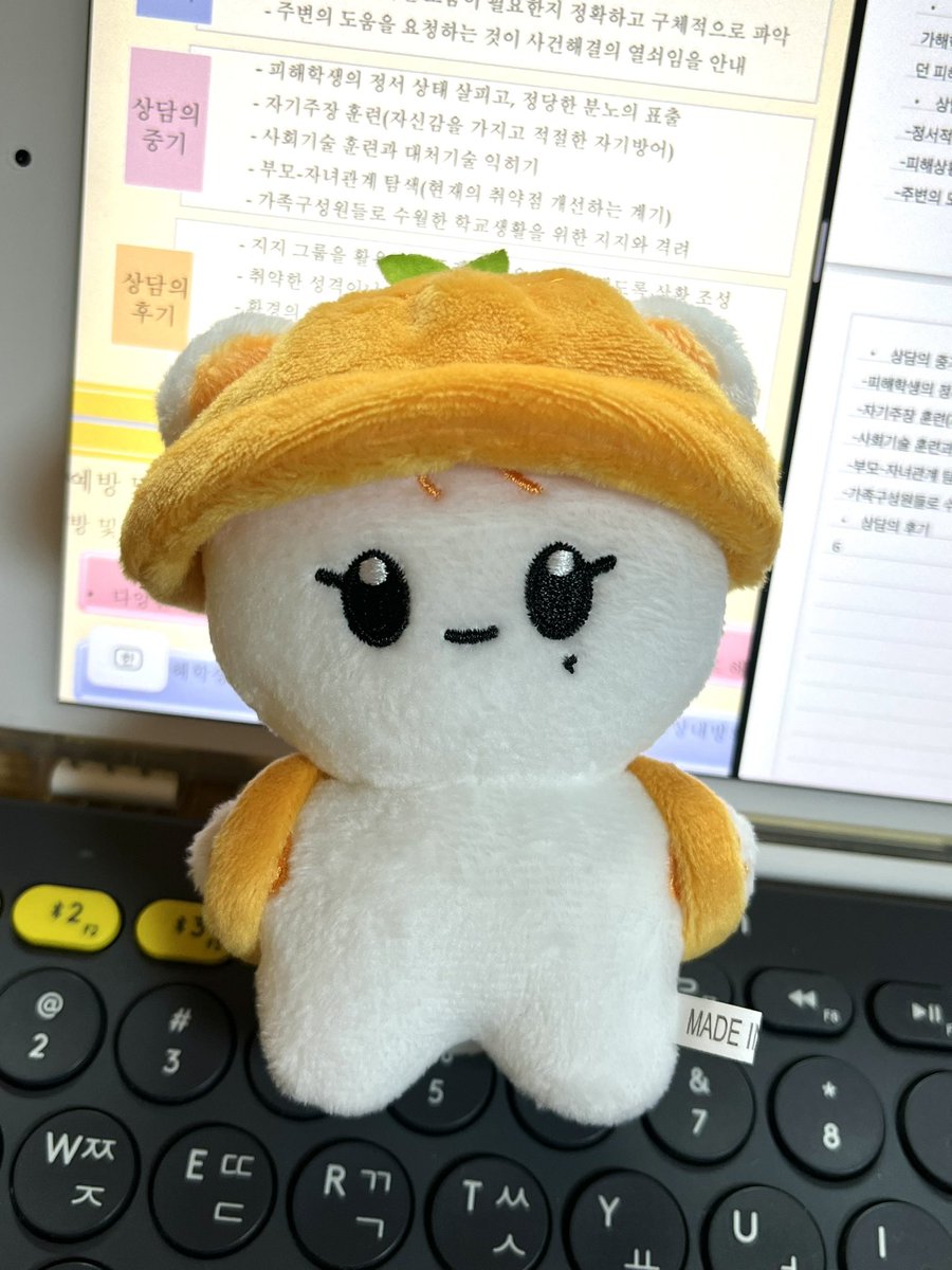 gong3_e's tweet photo. #부베어해
공부 방해하는 뽀쨕 승과니 . . 🧡🍊

1월달에 주문한 귤 부베어 도착 기념으로 3개월만에 등장한 공삼씨 - 𖤐 https://t.co/9Fmi55lZSl