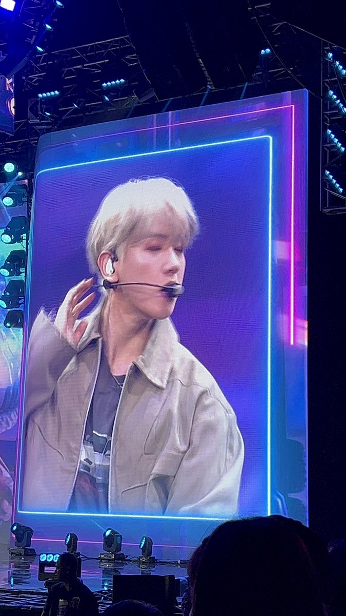 _maiscon_jaylo's tweet photo. BAEKHYUN, IDK WHO MY BIAS IN EXO ANYMORE

#OVERPASSinMNL #OVERPASS #OVERPASS2023 #OVERPASSinManila_BAEKHYUN https://t.co/Rh2do889SV