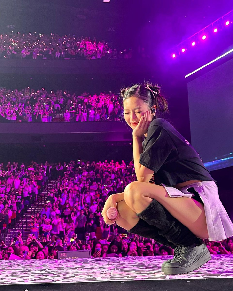 “YG ออกแถลงการณ์เกี่ยวกับ #JENNIE”

- เจนนี่ไม่สามารถแสดงจนจบได้ จากปัญหาสุขภาพ
- JN ตั้งใจจะแสดงจนจบ แต่สุดท้ายเธอจำต้องดำเนินการตามคำแนะนำของเจ้าหน้าที่ทางการแพทย์ทันที เพื่อให้เธอได้พักผ่อนอย่างเพียงพอ
- JN บอกว่าจะหายโดยเร็วและขอโทษที่ไม่สามารถอยู่กับแฟนๆได้จนจบ

#BLACKPINK