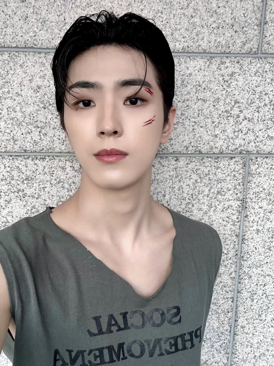 CIX_twt's tweet photo. 다음주도 파이팅😙

#CIX #FIX #용희 #김용희 #오랜만에 #깐머 https://t.co/qCfqwhiWX2