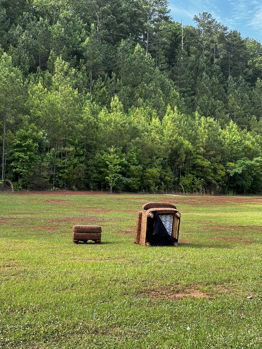 run_l1ft_repeat's tweet image. Free Chair &amp;amp; ottoman.  😂