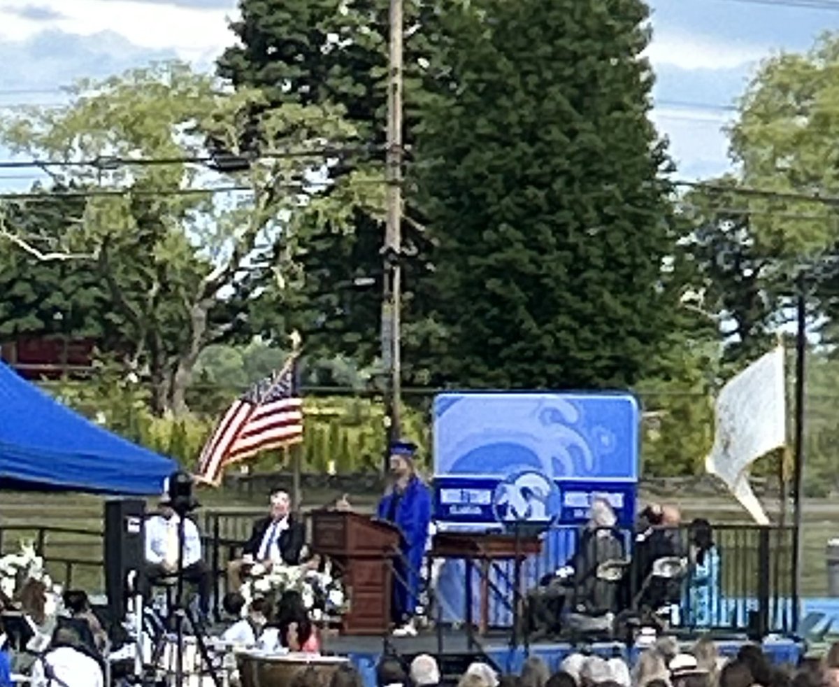 NewportThisWeek's tweet photo. Middletown High School Class of ‘23… Congratulations!
#NewportThisWeek
#Islanders https://t.co/abJwisOTrx