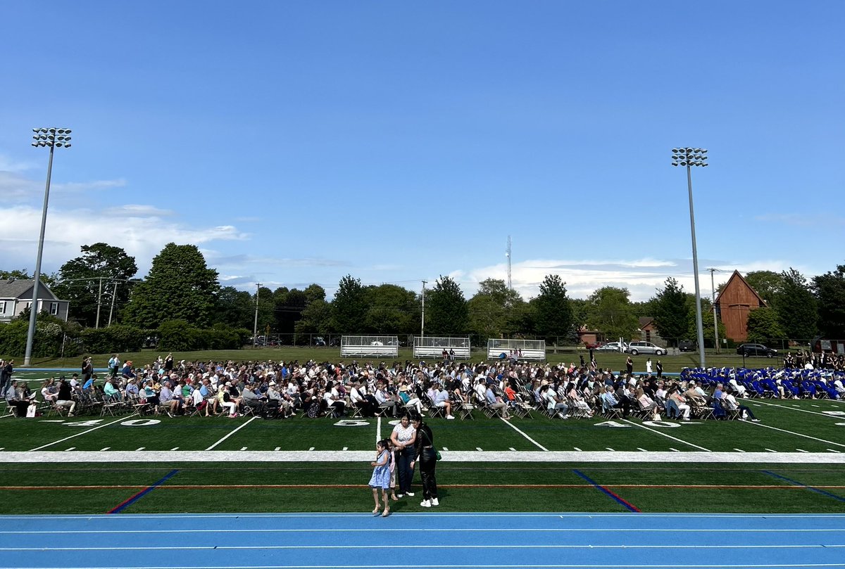 NewportThisWeek's tweet photo. Middletown High School Class of ‘23… Congratulations!
#NewportThisWeek
#Islanders https://t.co/abJwisOTrx