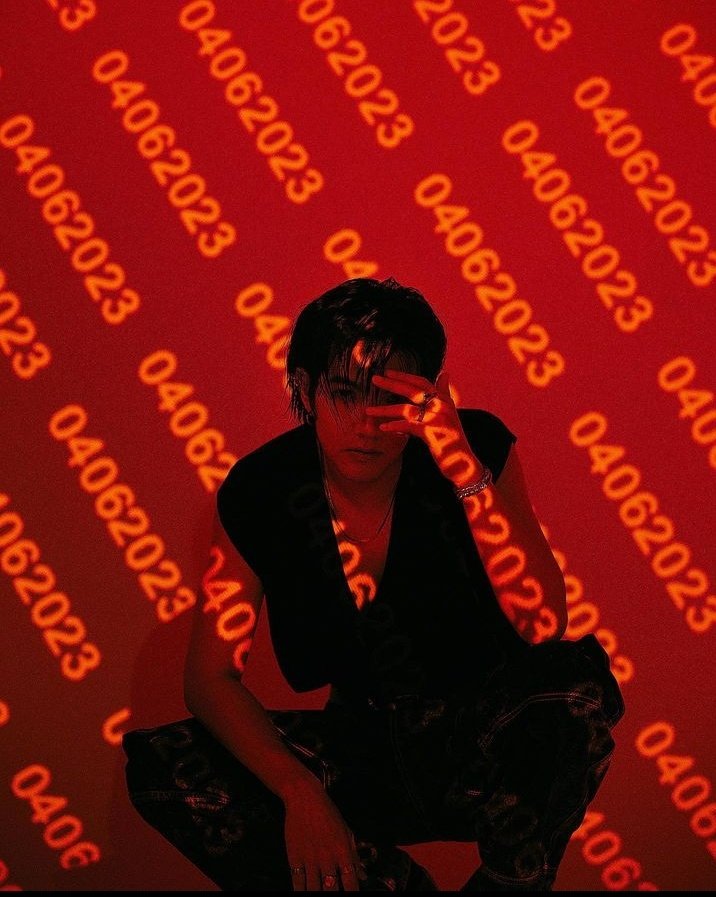 Lovelycontrast's tweet image. He really is reborn now. I can't wait to see what he does with all this creativity and freedom. He is becoming more popular and famous every day. 

He could sell out a show anywhere now. Any product he endorses will sell out instantly. Any series he ever acts in will be streamed…