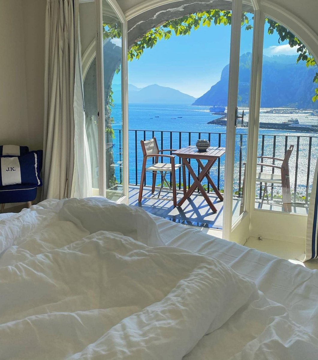 prettiestavenue's tweet photo. waking up to paradise https://t.co/wtIFmTPLTU