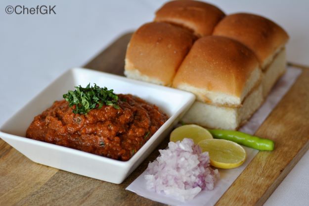 ChefGKrishnan's tweet photo. My Sunday Kitchen Table
Today Mauly took over my kitchen table and made one of her favourite street food. My contribution is only in plating it. Today on My Kitchen Table: Homemade Mumbai style Pav Bhaji.
#mykitchentable #chowpatti #mumbai #pavbhaji #streetfood #chefforlife https://t.co/SlP4Kf2Zer