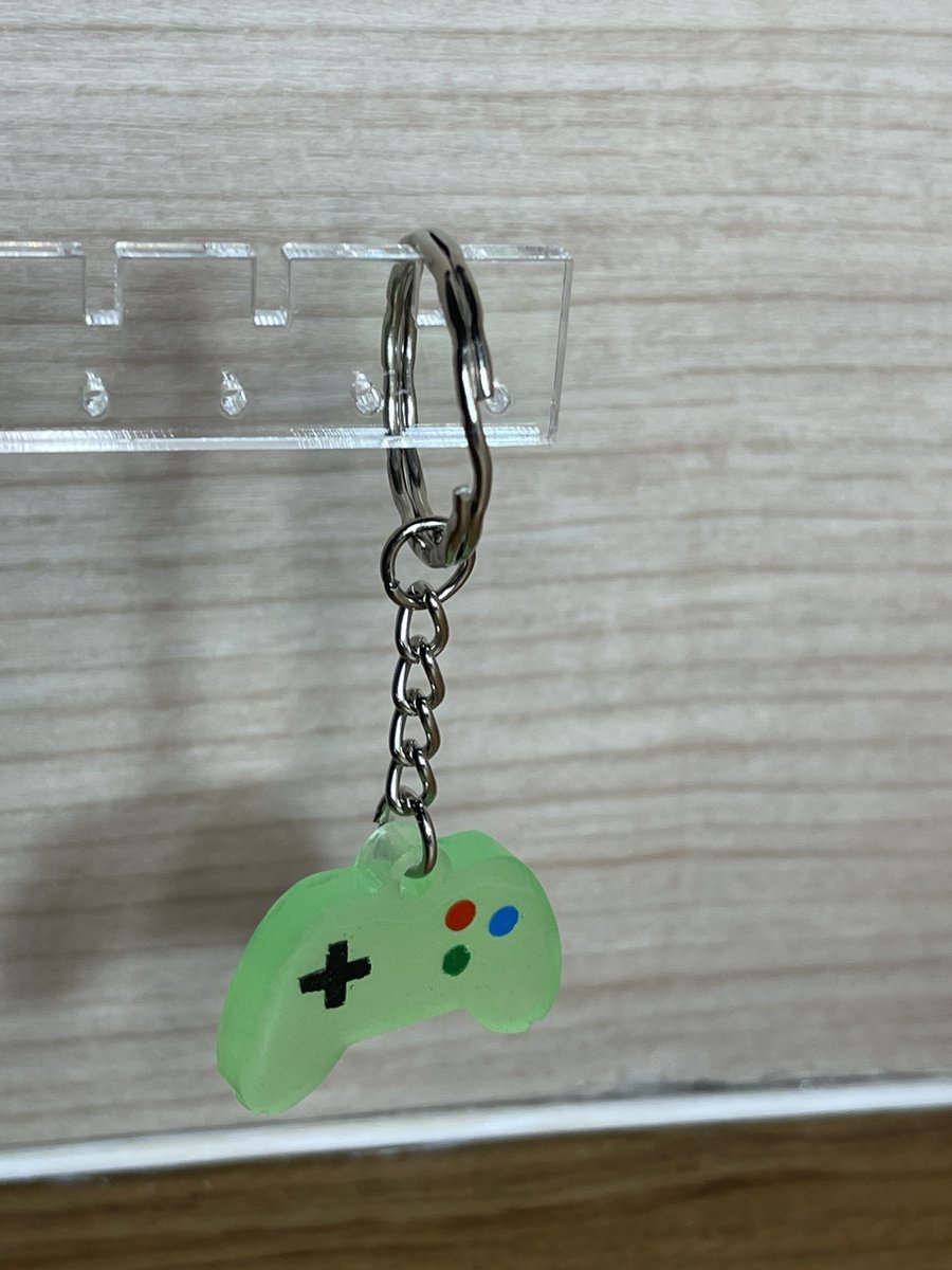Thanks for the great review Evan ★★★★★! etsy.me/3MTnu7i #etsy #epoxyresin #uvglow #xbox #gamer #keychains #green #gameboy #nintendo