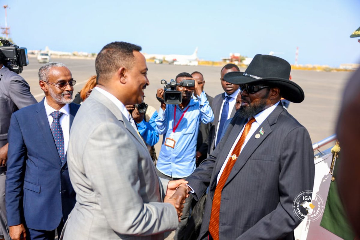 IGADsecretariat's tweet photo. Executive Secretary @DrWorkneh received the President of the Republic of #SouthSudan, H.E Salva Kiir, at Djibouti airport.

President Kiir is in Djibouti to participate in the 14th Ordinary  #IGAD Summit to open tomorrow June 12.

#IGADSummit14 https://t.co/4WmbyDyTpv
