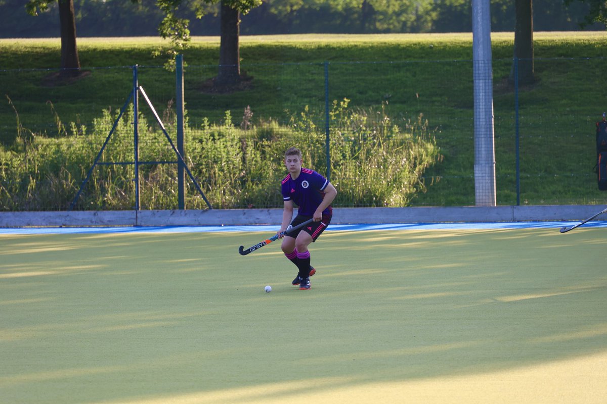Will_Duffy13's tweet photo. Check out the new #graysGR10000 #hockeystick. Summer League with @Portsmouth_H_C. @GraysHockey 
#teamgrays #Fieldhockey  #fieldhockeyplayer  #hockeylife   #hockeyplayer  #lovehockey  #fieldhockeystick  #englandhockey https://t.co/zAO6x91anK
