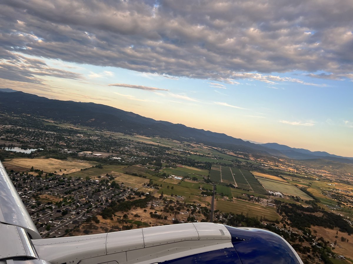 tishrich's tweet photo. A beautiful morning to be headed to Indiana for #eLEAD23! Can’t wait to share the magic of @canvaEDU &amp; #MLmagical &amp; connect with friends!!✨ https://t.co/ATC1ON1sUu