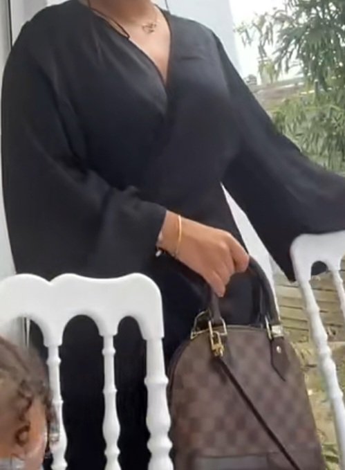 Quefaira's tweet photo. #poupettekenza Quelqu'un pourrait me dire où je pourrais trouver la robe porter par Hafsa aujourd'hui et Souk hier s'il vous plaît? https://t.co/rRKxRCoq1g