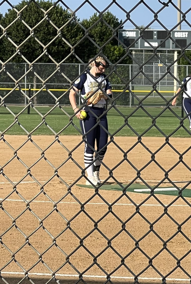 coach__puckett's tweet photo. 8am game to see these two play?? I’M THERE!! @KamrynMessick @owens_jade07 #ProudOfYall 🫶🏼 https://t.co/AFOmZRiAxz