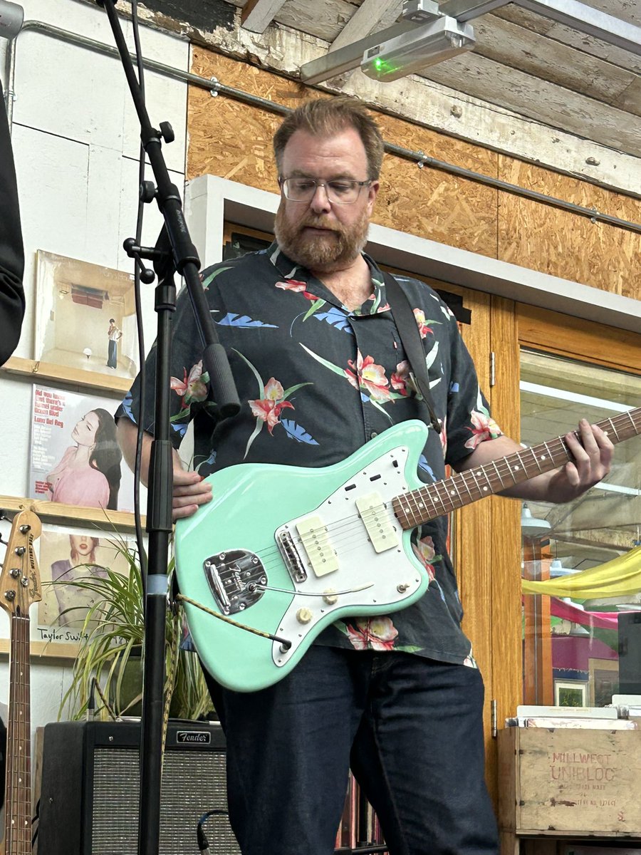 The King of Catford @robot_rocker triumphantly returned to @InDropped for another great night of electronic pop music with a smile &amp; a cape. Thanks <a href="/SorSpromotions/">SinkOrSwimPromotions</a>