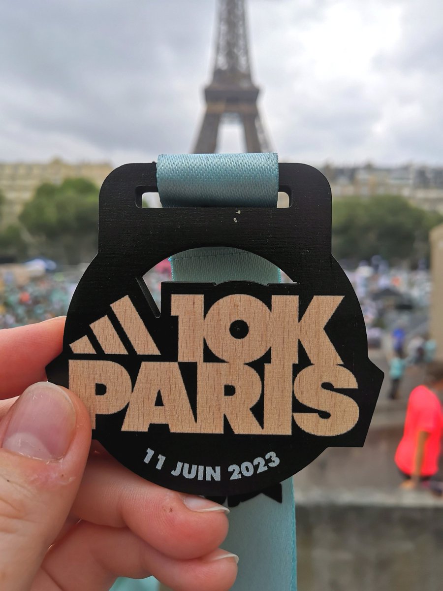 MaliciaRoseNoir's tweet photo. Ce matin c'était le @adidas10kParis 🏅 (en compagnie de @ItazuraYo !)
C'était beaucoup plus compliqué que ce que je pensais (merci la chaleur) mais on l'a fait 💪 !!
#adidas10kparis #runwithparis #runparis #10km #10kmrun #courseapied #course #paris #adidas https://t.co/9r6i9pmuF3