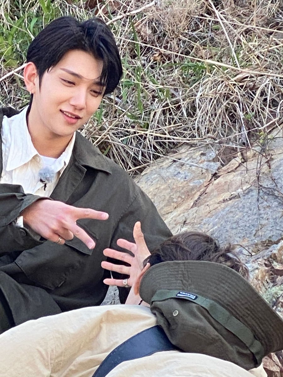 dk asking for help but joshua just playing HAHAHAHAHAHAHAA