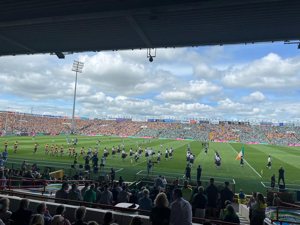 BillyKelleherEU's tweet photo. Great first half of the #munsterfinal - two top class teams playing cracking hurling on a  glorious summer’s day!

#GAA #hurling #ClareLimerick https://t.co/Dlg46AOHb1