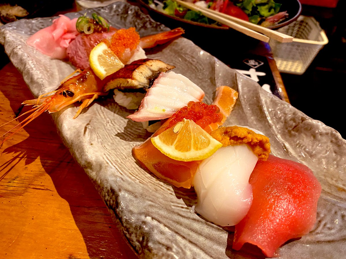 今日は大阪オフ会で食べた特上寿司盛り合わせにしようかな。 このレベルのお寿司がリーズナブルに食べれるって大阪は凄いなぁ、と感じました。 ご一緒して頂きましたフォロワー様、有難うございました。 本当に楽しかったです。 寿司が馬い。