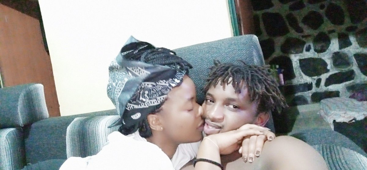 Aya mafoto ni Red blue jd wayatambitse hanze c😂😂😂😂😭😭😭😭