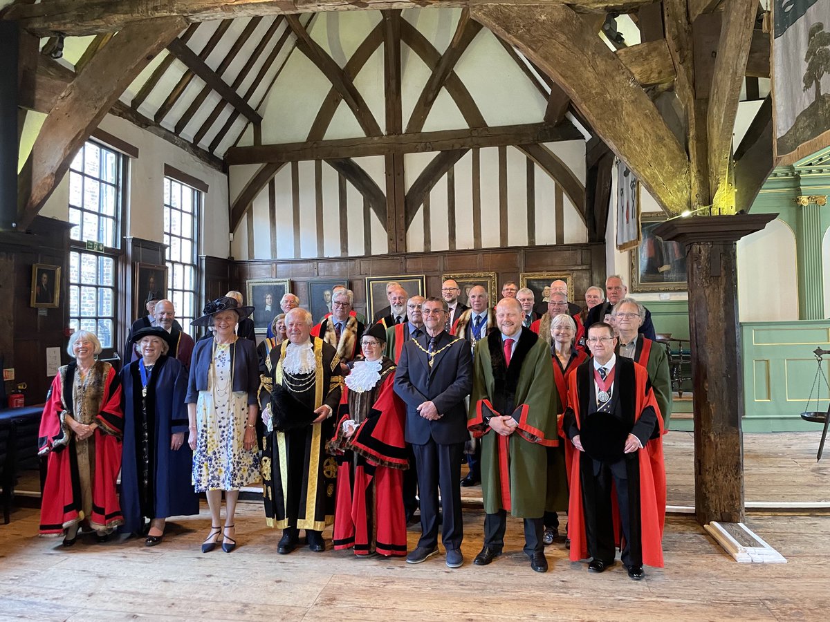 JoyCullwick's tweet photo. Great to see so many at the joint Guilds service this morning with ⁦@LordMayorYork⁩ at #AllSaintsPavement. Thanks to ⁦@farliz⁩ for an excellent sermon and to ⁦@CityofMediaArts⁩ and ⁦@YorkAdventurers⁩ https://t.co/mZTBzqy3cd
