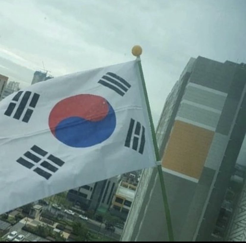 Sooho1979577's tweet image. 당신의 얼굴을 항상 햇빛 쪽으로 향하게 하십시오. 그러면 그림자가 당신 뒤에 떨어질 것입니다.