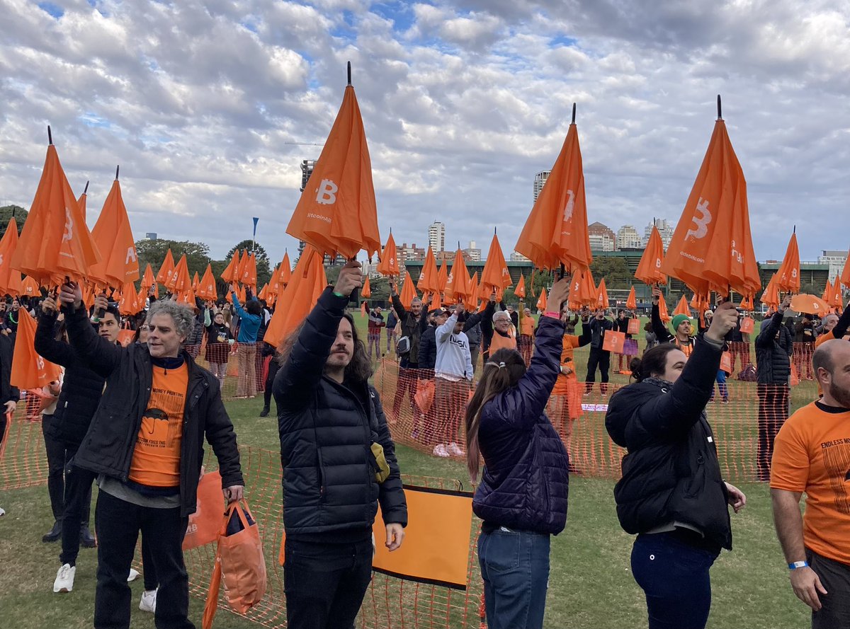 Que lindo es hacer historia. 🎉😏
❤ Gracias a todos los que fueron parte del #BitcoinHumano y se
sumaron a enviar este potente mensaje que resume los valores que desde hace 10 años difundimos en #BitcoinAr.🍾
Demostramos que estamos más unidos que nunca. 🤝
Nuevamente, GRACIAS✨