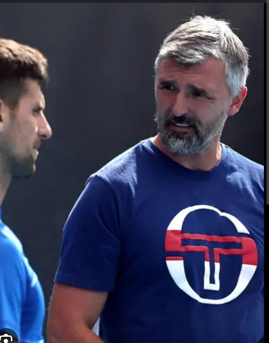 cunyatcule's tweet photo. ¿Alguien me puede decir desde cuando Mirotic es el entrenador de Djokovic?
#RolandGarros https://t.co/Qywa4Owopc