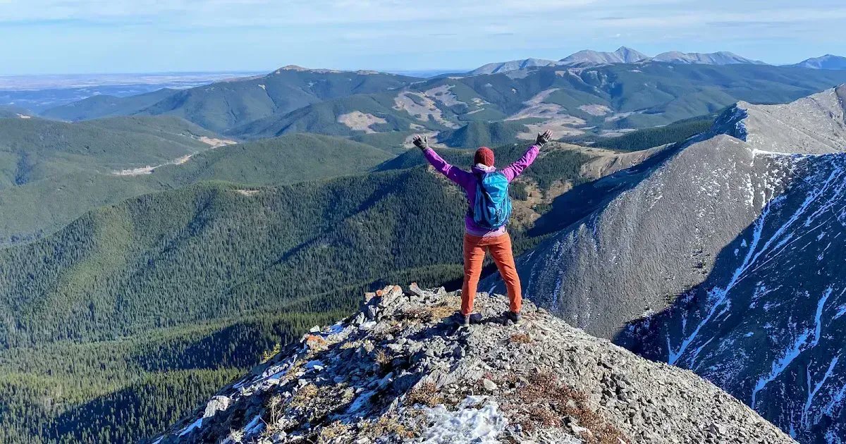 All the Best Hikes near Calgary this spring: Read - SPRING HIKING SUPER GUIDE - buff.ly/3sctbnD  #kananaskis #explorekananaskis