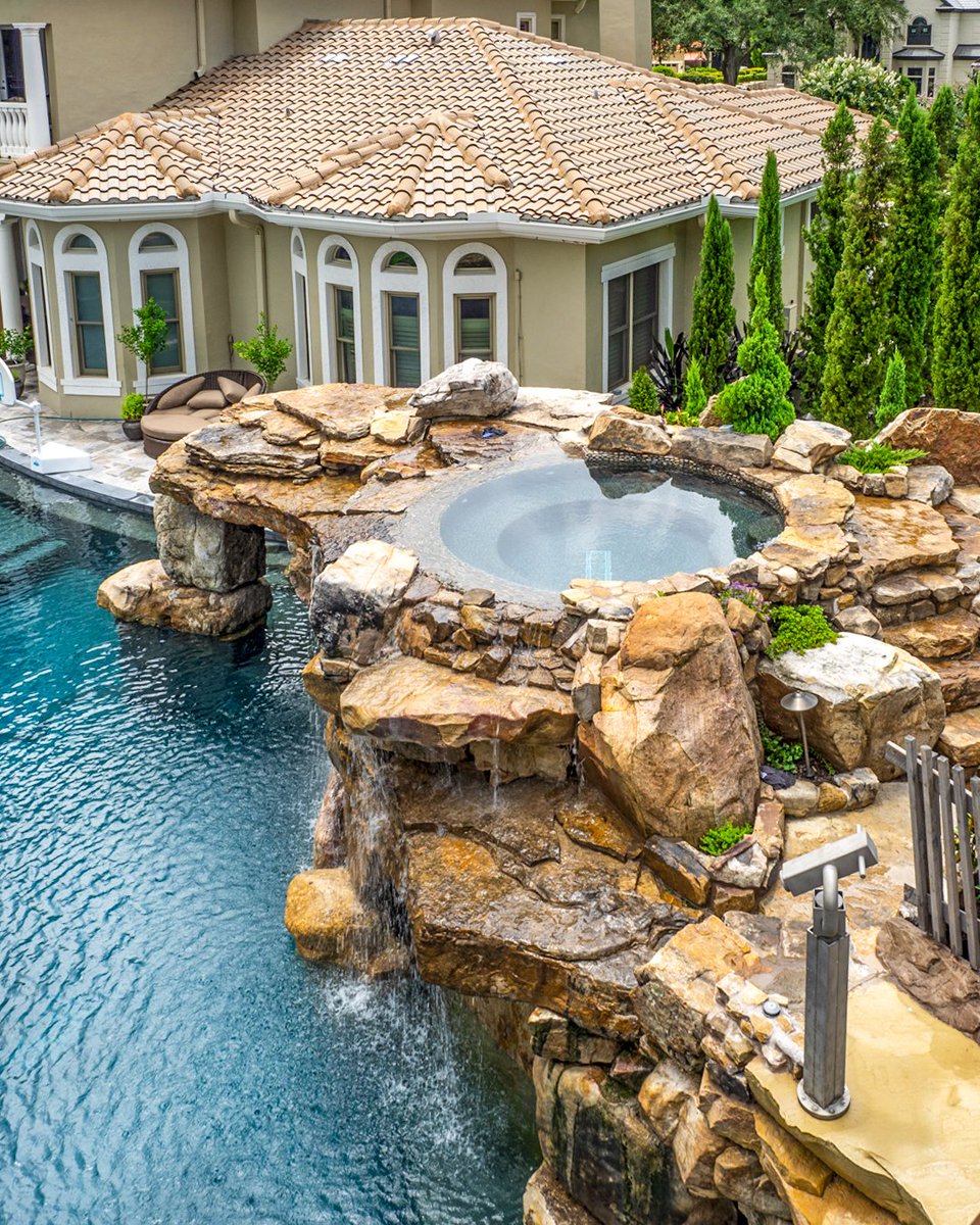 This spa is built into the top of the grotto and sits 8.5 feet above the pool below.
#insanepools #frommildtowild #lucaslagoons #spa #pooldesign #poolside #grotto #backyard #backyardinspo #poolbuilding #poolbuilders