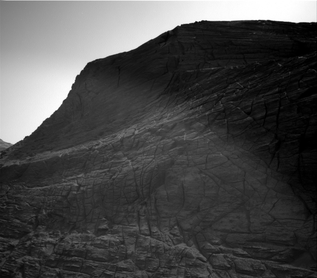 MarsMissionImgs's tweet photo. #CuriosityRover image taken on #Sol3563 at 2:10:38.794 PM with #Navcam #Mars #NASA #Space https://t.co/wGsxkvzlGC