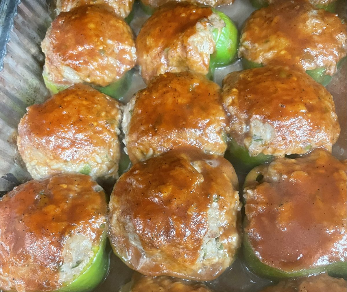 liveoaksgolf's tweet photo. Oh them good ‘ol Sunday mornin bells are ringin everywhere and the #DinnerBell is ringin at #ROOSEVELTS - #FriedChicken or #StuffedBellPepper w/ #SpeckledButterBeans #FieldPeas #Greens #FriedOkra #KidsMeals 11-2 today. https://t.co/BxICJCsa4u