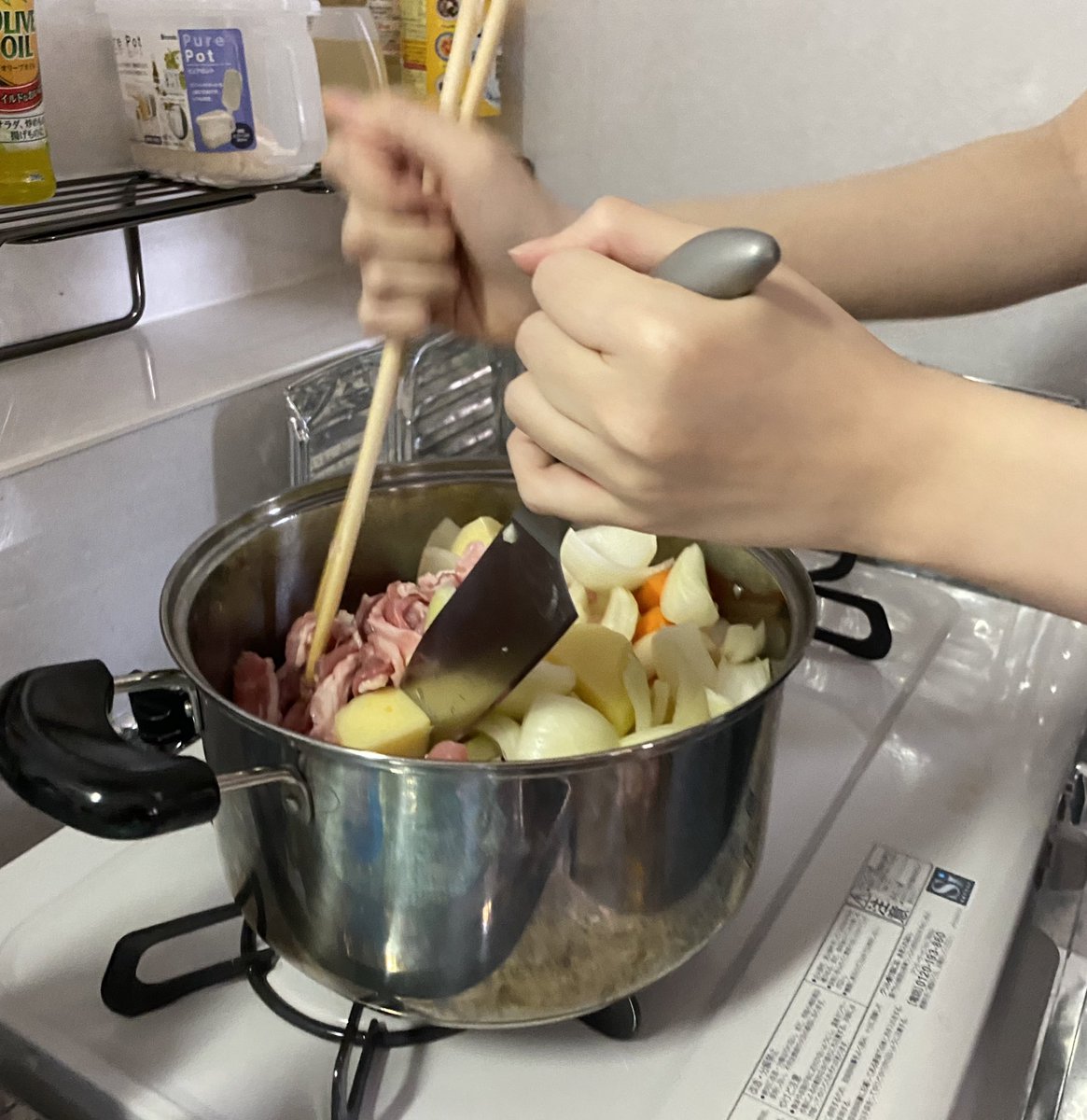 fksmjn_animator's tweet photo. カメラロール見てたら同期のハチャメチャクッキング出てきて元気でた https://t.co/Hh7GOMXgaN