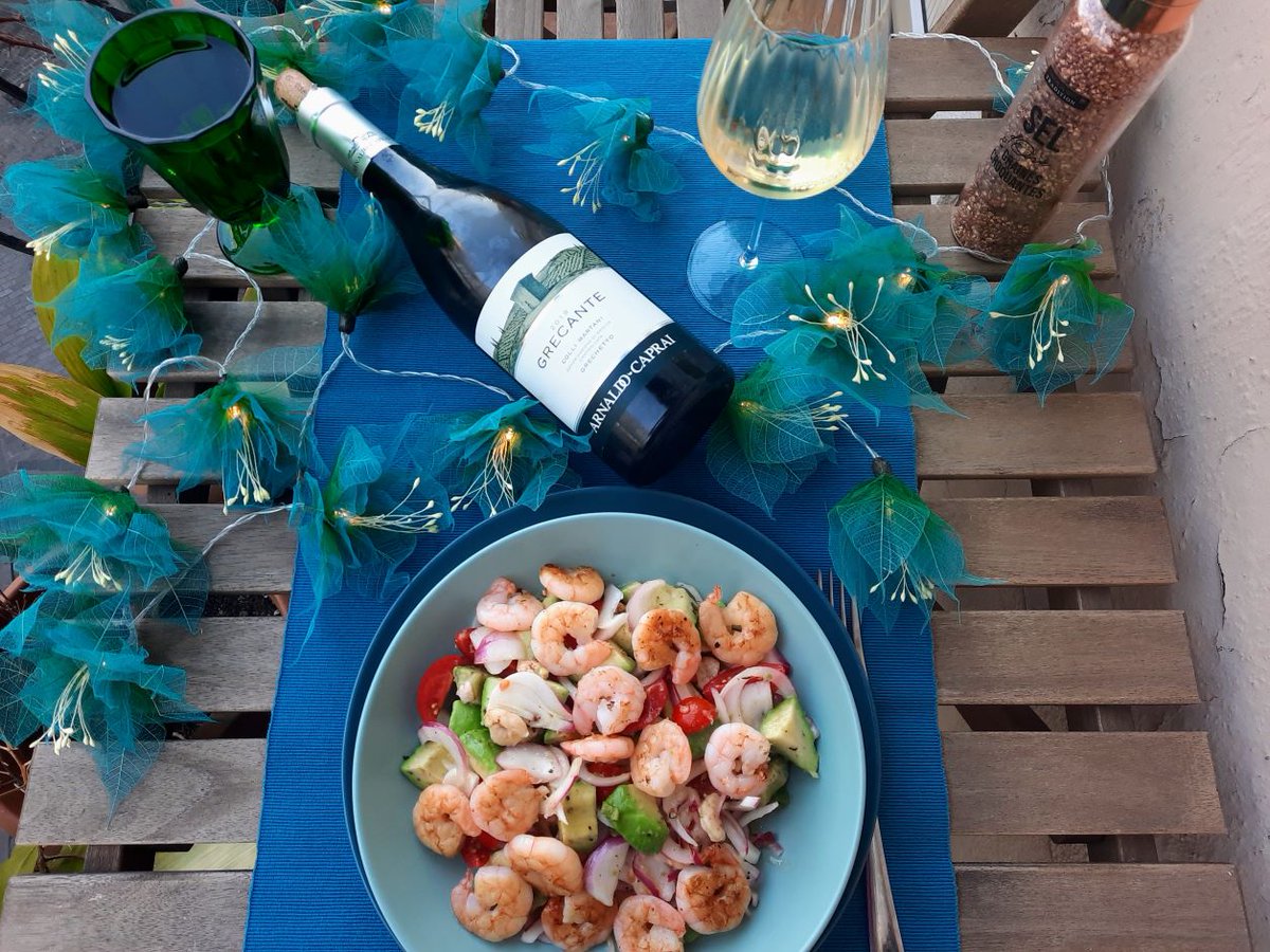 Andrea says her salad is 'not bad' yet lit ooks delicious, and with this Grechetto, well you decide!

Arnaldo Caprai Grecante with Grilled Shrimp and Avocado Salad #ItalianFWT - The Quirky Cork buff.ly/3qEWyAX @LemieuxAndrea @Arnaldocaprai #umbria #wine