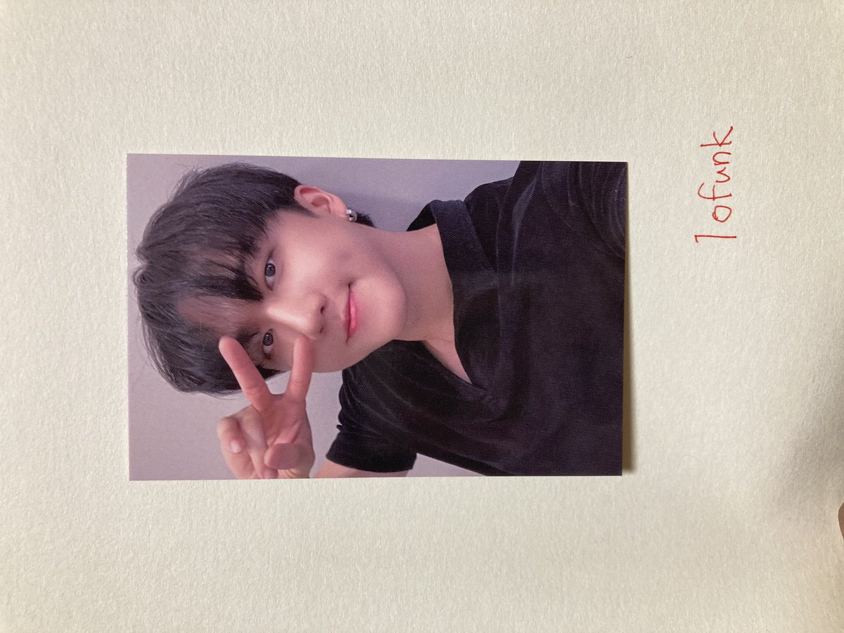 1ofunk's tweet photo. @sevenstraybtob 検索から失礼します。
当方画像のタワレコ特典のチャンビンを所持しております。両面トレカのフィリックスと交換可能でしょうか？ https://t.co/7KasXwOPr7